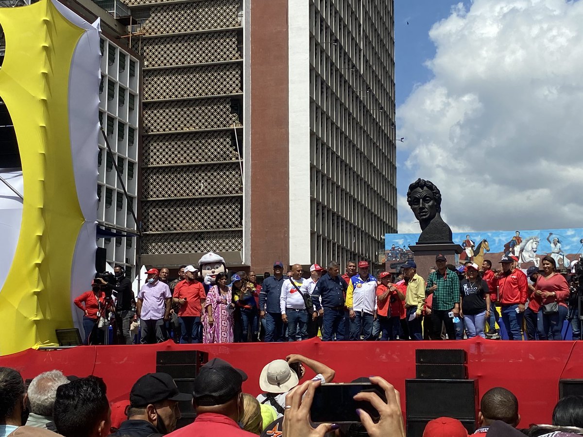 PrensaPequiven's tweet photo. Desde la Marcha de la Victoria #Pequito se hizo presente en el recorrido, apoyando las reivindicaciones que el Gobierno ha logrado con la clase trabajadora.
#16Ago
#TrabajadoresConMaduro
#Petroquímica
@TareckPSUV
@TellecheaRuiz https://t.co/VM5jz8tuMD