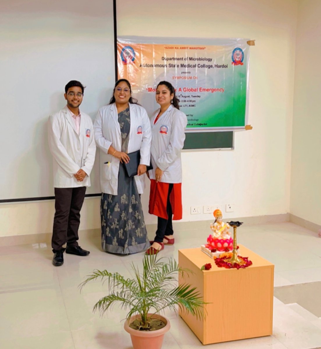 ASMCHardoi09's tweet photo. आज़ादी का अमृत महोत्सव मनाते हुए मेडिकल कॉलेज हरदोई में आयोजित हुआ Monkey Pox A Global Emergency पर Symposium एवं छात्रों द्वारा चित्रकारी प्रतियोगिता।🇮🇳🇮🇳
#AzadiKaAmritMahotsav #monkeypox #Symposium 
@myogiadityanath @brajeshpathakup @vanigup44284167 https://t.co/uwZXEEOQye