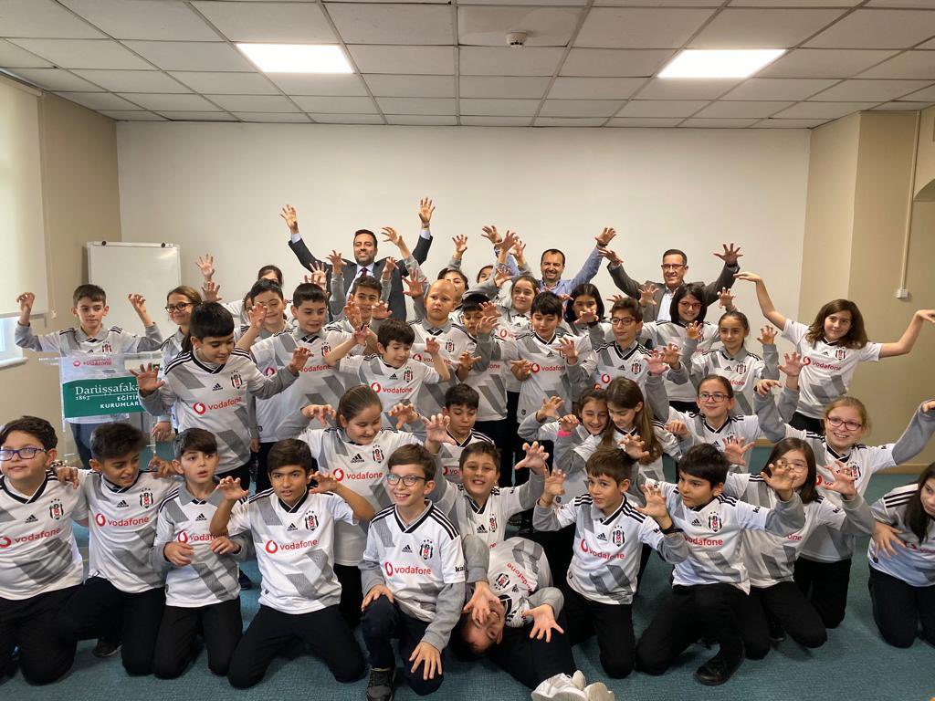 senolumut's tweet photo. Beşiktaş - Daçka dostluğu sosyolojik bir hikaye. İkisi de halkın takımı. Daçkada çok Beşiktaşlılar var. Ben de Daçka’daki Beşiktaşlı öğrencileri ziyaret ediyordum, umarım Korona sonrası bu aktivitemize geri döneriz @BulentTopbas https://t.co/waOwReaHcG