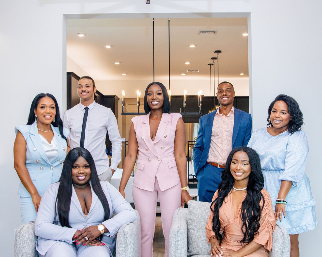 DiscreteFootage's tweet photo. The price is what you pay the value is what you get 🏡 💸

Looking to book your next shoot? Book now 🤳📧 link in the bio 

#houstonvideographer #houstonphotographer #atlantavideographer #atlantaphotographer #Floridaphotographer #floridavideographer #graduation #portsaint https://t.co/yOyxIDdDXU