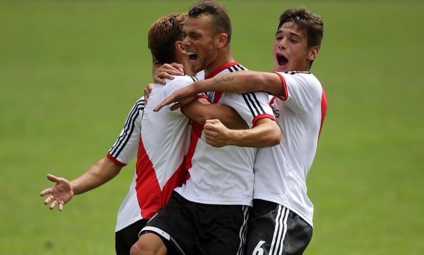DiegoSole1901's tweet photo. ❤️ #LaCunaDelFutbol #Cachete #Gavin #Chino #CopaChivas2015 “Son esos recuerdos que queremos ver…” ❤️ https://t.co/vpaE2oxkis