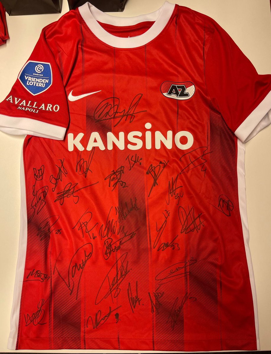 FffManager's tweet photo. Giveaway time!
Kans maken op dit shirt gesigneerd door de selectie van @AZAlkmaar? 
Ga dan snel naar onze Instagram pagina en doe mee met deze winactie!
#Giveaway #eredivisie #win https://t.co/E7vj9aXYg9