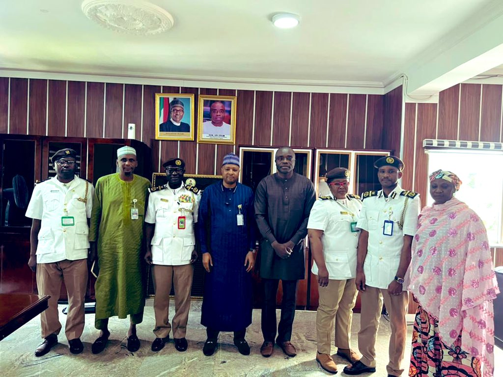 Hon. Minister of State @FMEnvng , Udi Odum (4th from right) received a scheduled courtesy visit by the Registrar/ CEO @EHORECON_HQ , @DrYakubuBaba (4th from left) at Ministry of Environment HQ, Abuja on 16th August 2022