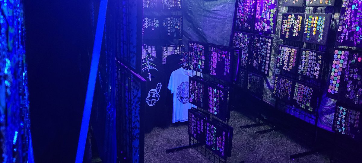 Pinpokalypse's tweet photo. The booth was looking pretty crazy this past weekend! 

Thanks so much to everyone who came out and shared such an amazing vibe! The whole weekend was A1! 

Till we meet again Fire Lights Festival ✌️♥️

#firelightsfestival #firelights #Mythicalmerch #Pinpokalypse #hatpins https://t.co/x6qsBzxm3s