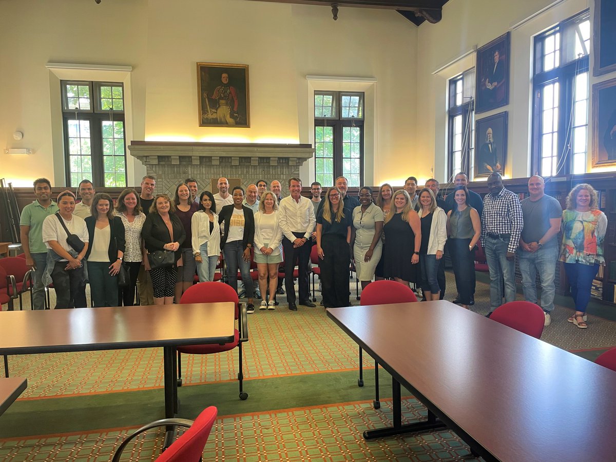 Thank you Honorable Scott Brison for joining the MBA FS/L capstone class for lunch <a href="/scottbrison/">Scott Brison</a> <a href="/Hunter_dal/">Michelle Hunter</a> #MBA