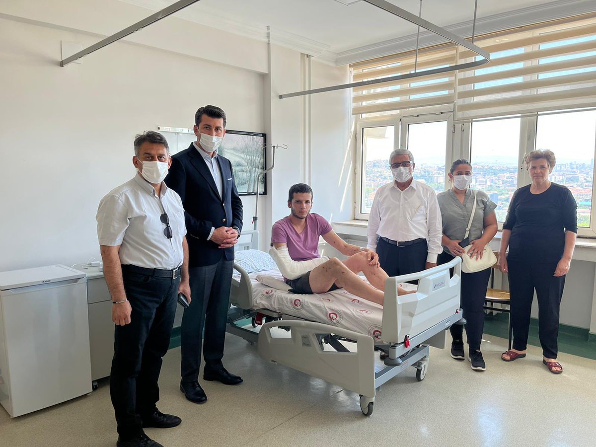 Keciorenedeva's tweet photo. Keçiören İlçe Başkanlığı olarak, Ankara İl Başkanımız Sn. Ali Güven ve İl Başkan Yardımcılarımızla birlikte Gülhane Eğitim ve Araştırma Hastanesi’nde Gazilerimizi ziyaret ettik. #sağlığındevası https://t.co/LMl68JU7l8