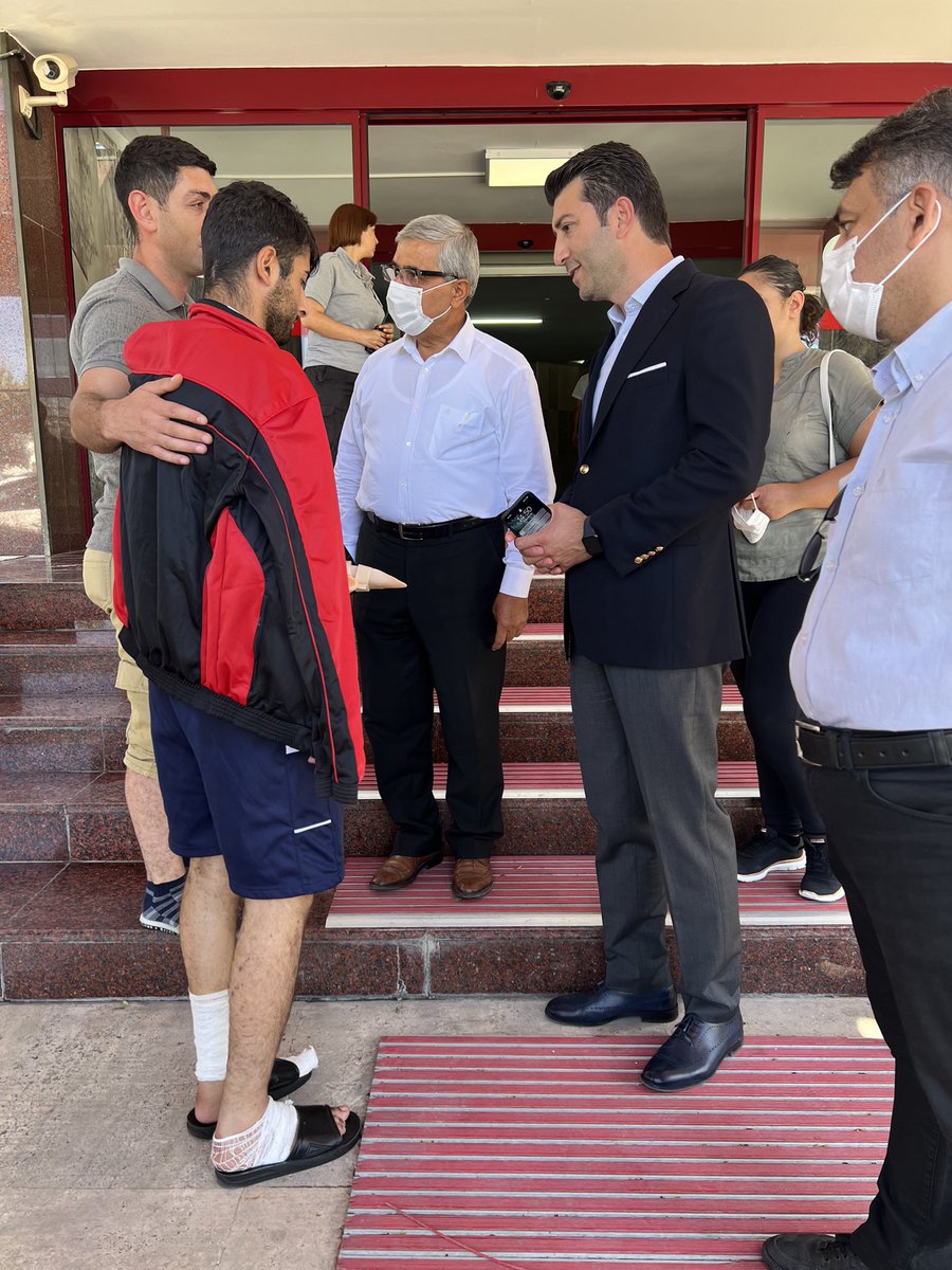 Keciorenedeva's tweet photo. Keçiören İlçe Başkanlığı olarak, Ankara İl Başkanımız Sn. Ali Güven ve İl Başkan Yardımcılarımızla birlikte Gülhane Eğitim ve Araştırma Hastanesi’nde Gazilerimizi ziyaret ettik. #sağlığındevası https://t.co/LMl68JU7l8