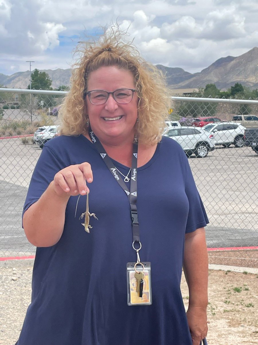 HessFrizzle's tweet photo. @JessMCarrillo @CortezSparkles @arletti03T @NoriTeach  @MsShiromain2nd #MrsFrizzleandherlizard https://t.co/tR9eGvQX4y