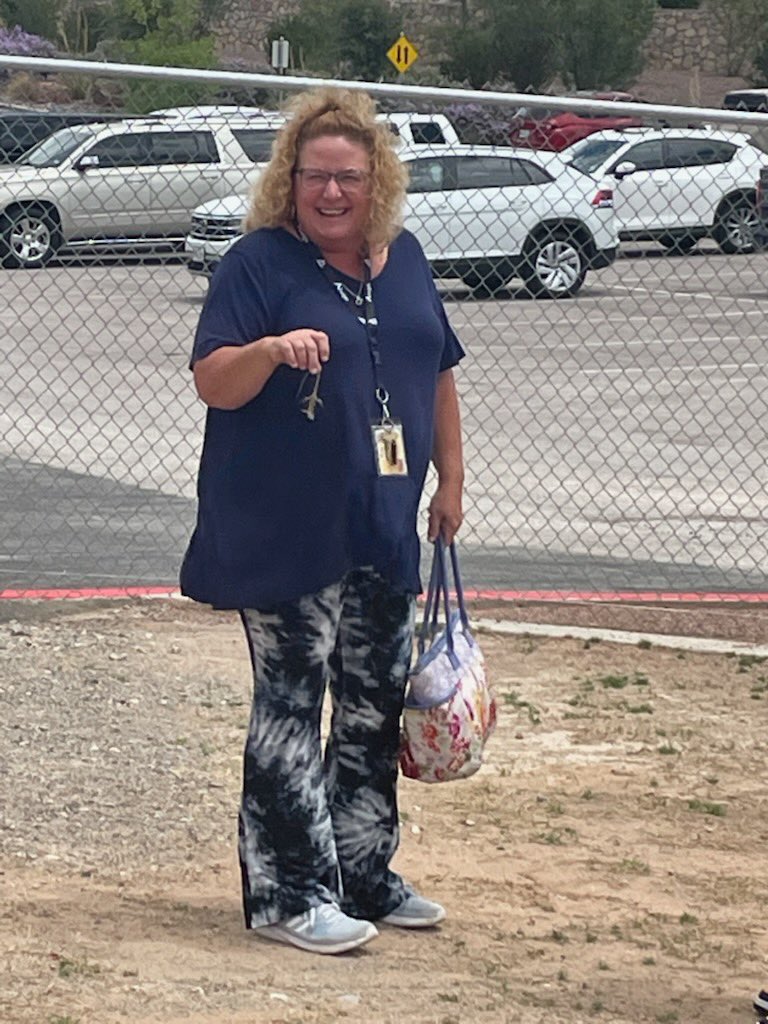 HessFrizzle's tweet photo. @JessMCarrillo @CortezSparkles @arletti03T @NoriTeach  @MsShiromain2nd #MrsFrizzleandherlizard https://t.co/tR9eGvQX4y