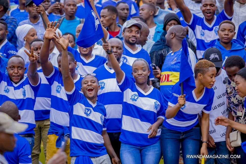 Mula_Vava's tweet photo. @CanalPlusRwanda k'Umunsi w'IGIKUNDIRO twagiranye ibihe byiza #Edimond Yubahwe azi ku  #Blandinga.  @dreamunityfc  Oyeeeeee #unite One Oyeeee #Intingingwa Oyeeee #Abadahigwa Oyeeee #Abadasigana Oyeeee #Unite5Rusakazambia Oyeeeeee Gira ijambo rimwe uvuga kuri izi sibo    #tuganire https://t.co/JyWMzVGh6c