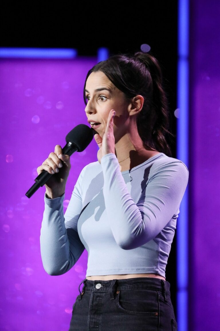 We caught up with the hilarious comedian and writer <a href="/allie_pearse/">Allie Pearse</a> to ask about getting started in Toronto standup, formative childhood memories and lots more.
shedoesthecity.com/21-questions-w…