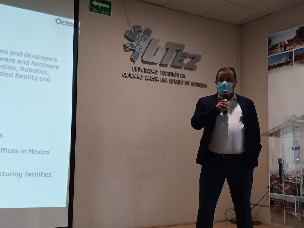 octopytech's tweet image. Hoy se dió a la 14 edición de la Escuela de #InteligenciaArtificial y #Robótica 2022, en donde @octopytech y #Octybot estuvieron a cargo de la charla inaugural de este evento de @utez_morelos, @ieeeorg y la Asociación Mexicana de #Mecatrónica.