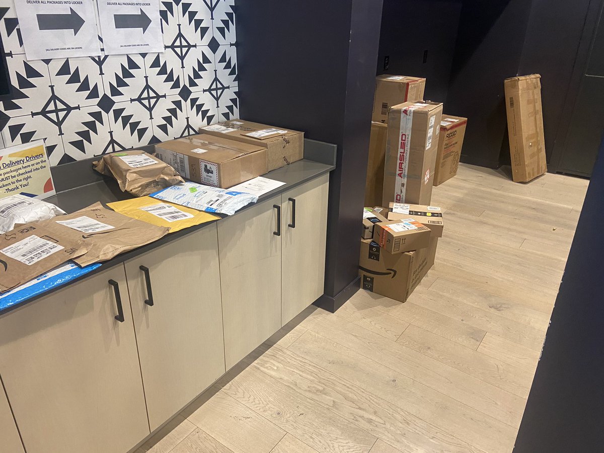 POV: you live in a high trust society 👀 
 
Ps. this is the building’s mail room. Literally anyone can walk in and walk out