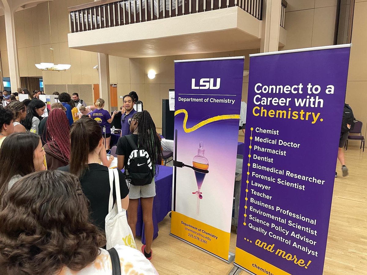 LSU_Chemistry's tweet photo. Did you hear the scoop? First-year students can come enjoy some liquid nitrogen ice cream and see other exciting chemistry demonstrations at the @lsuscience Open House in the Union ballroom this afternoon. 
#WelcomeWeek #LSUChemistry https://t.co/POaxzoW9hX