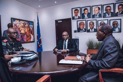 AlainMake20's tweet photo. #RDC_RWANDA: Mr le Président de la Rép @fatshi13, après près de 2 mois de l’occupation de Bunagana par le Rwanda/M23, le ministre de la défense #GilbertKabanda et le gén #Mbala chef d’Etat major doivent être limogés pour avoir échoué dans leurs missions!
N.B: #SoyezÉlégantsSvp ! https://t.co/OFYL7R1Zkj