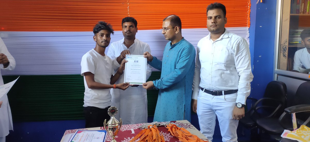 EntellusAcademy's tweet photo. On the eve of #AzadiKaAmritMahotsav #Free @BritishCouncil certificate distributed by @academy_csc @EntellusAcademy director Dr @EntellusCscBsdm @CSCegov_ @BiharCsc @dintya15 https://t.co/cbR2AIdJEJ