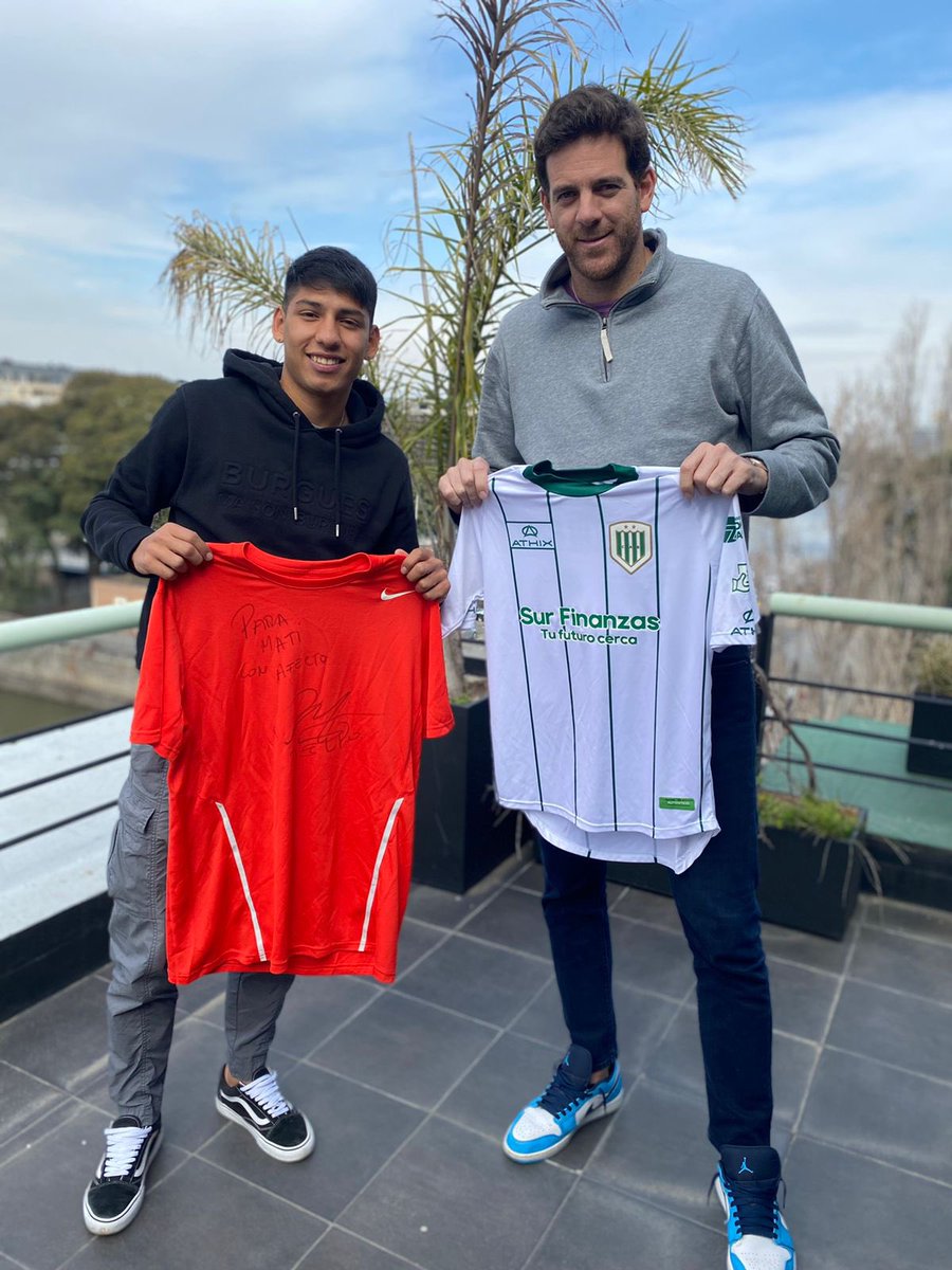Matías González, una de las joyas de Tandil de los últimos tiempos y jugador de <a href="/CAB_oficial/">Club A. Banfield</a>, conoció a <a href="/delpotrojuan/">Juan M. del Potro</a> y mantuvieron una charla amena. <a href="/HinchadaDelpo/">HV Delpo</a>