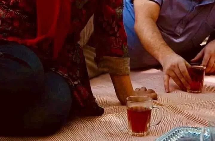 - وأعملك بإيديا الشاي ، و أحكيلك في الليل حكاياتي ❤