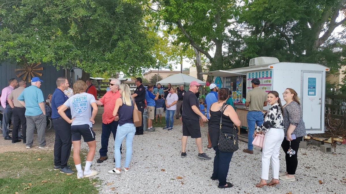 Alvin_Police's tweet photo. Join us for sno cones with cops with Texas Sno Fruit til 3pm at Scopel Square! https://t.co/fJScM7WuPr
