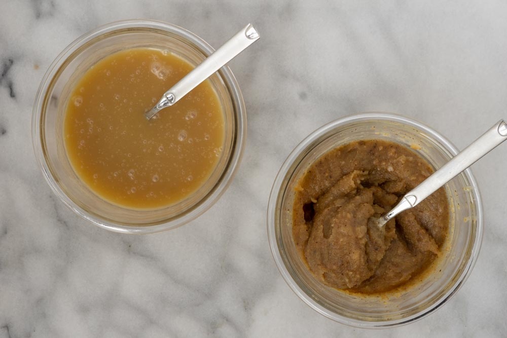 The difference between these two caramel sauces? One is made with cow's milk (right), the other with oat milk (left). Otherwise, identical! Helpful to know how they're different when developing new products. #foodscience