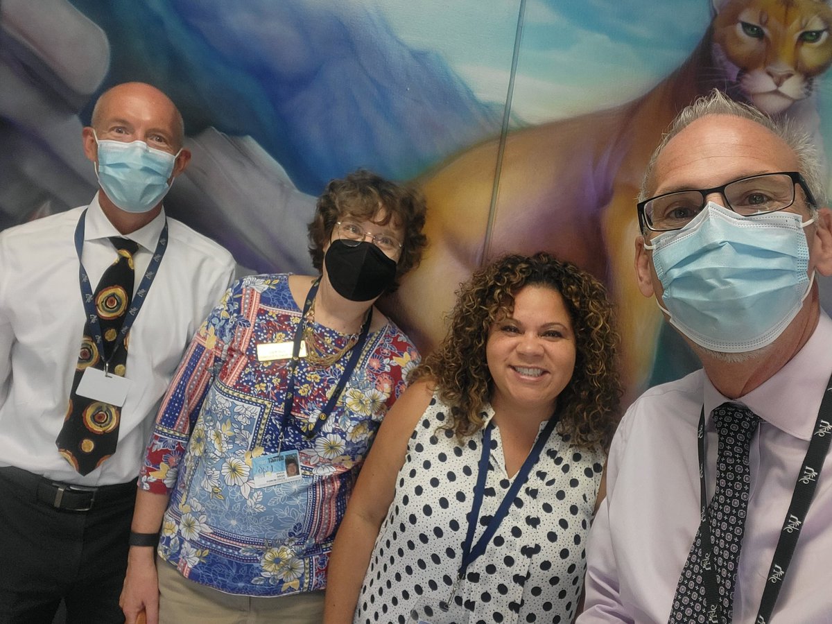 TonySandersSupt's tweet photo. What a great first day of school in @sdu46.  Rode a bus with Michelle to Bartlett High, Sycamore Trails, and Eastview. Then I joined Board President Sue Kerr and Chief of Staff Brian Lindholm in visiting Streamwood High, Canton Middle, Glenbrook Elem, and Century Oaks Elem. https://t.co/kyus9hcrVk