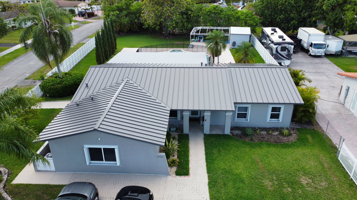 MromeroContract's tweet photo. Free Estimates 🚨 Now serving South &amp; Central Florida 🚨 New Roof, Re-Roof, DM or Call us (786)616-5722)
 #RoofLife #Miami #DadeCounty #BrowardCounty #PalmBeach #SoFlo #Construction #Roofing #Realty #MiamiBeach #CoralGables #Kendall #Tamiami #KeyBiscayne #CoconutGrove #WorkHard https://t.co/Yqzdjgl3ho
