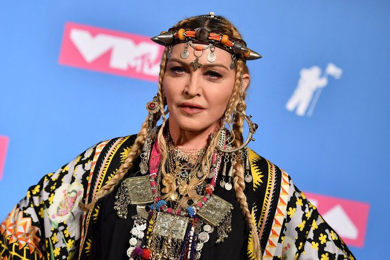 elmusicfeelings's tweet photo. #Madonna fête ses 64 ans. Elle est une des principales icônes de la pop moderne, avec une influence encore palpable dans l'industrie et plus de 200 millions de disques vendus.
Si vous ne deviez retenir qu'un TITRE? https://t.co/FkLDMrZRVb