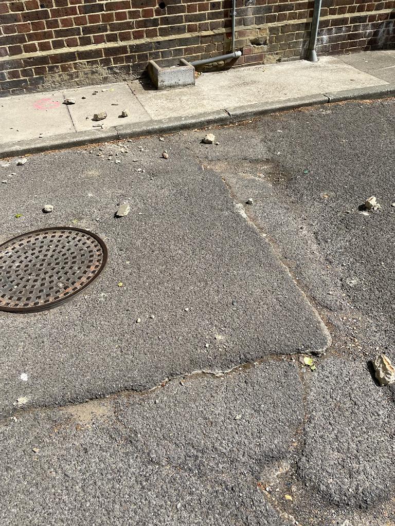 Dorchester Court Tenants’ Union (@court_union) on Twitter photo Week ago more masonry fell off the buildings, this time from 3rd floor window lintel.
Landlord didn't notify residents - people walking underneath affected areas unaware.
Dangerous structures notice was already served ~20 years ago, ready for <a href="/lambeth_council/">Lambeth Council</a> to take action! Week ago more masonry fell off the buildings, this time from 3rd floor window lintel.
Landlord didn't notify residents - people walking underneath affected areas unaware.
Dangerous structures notice was already served ~20 years ago, ready for <a href="/lambeth_council/">Lambeth Council</a> to take action!