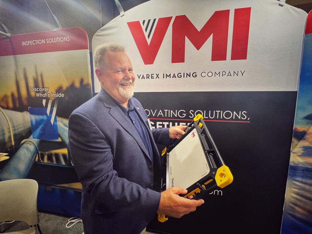 vmi_ndt's tweet photo. All smiles after the 2022 #APIInspectionSummit 😃
Our President Clyde May is holding the DRF1417, which is designed to accurately assess asset health and integrity.
Chatting with experts like Clyde about our asset health solutions: Clark.Kent@vmindt.com!
#VMIatAPI @APIGlobal https://t.co/TrsEgYO2ZL