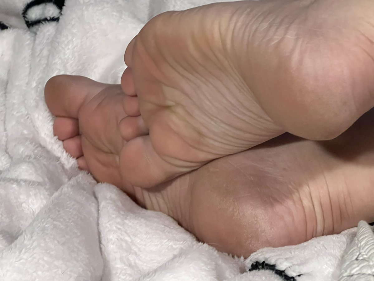 darlingirl12's tweet photo. #soles #feets #prettyfeets https://t.co/9Tt5IgNgPK