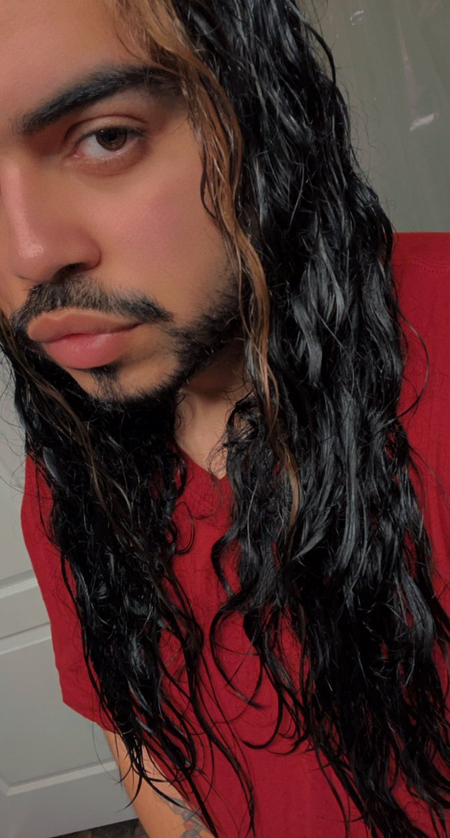 RBF Tuesday 😊
Let’s be real, this is me 24/7

#gay #latino #twitchstreamer #gaymer #smallstreamer #villainera #guyswithlonghair