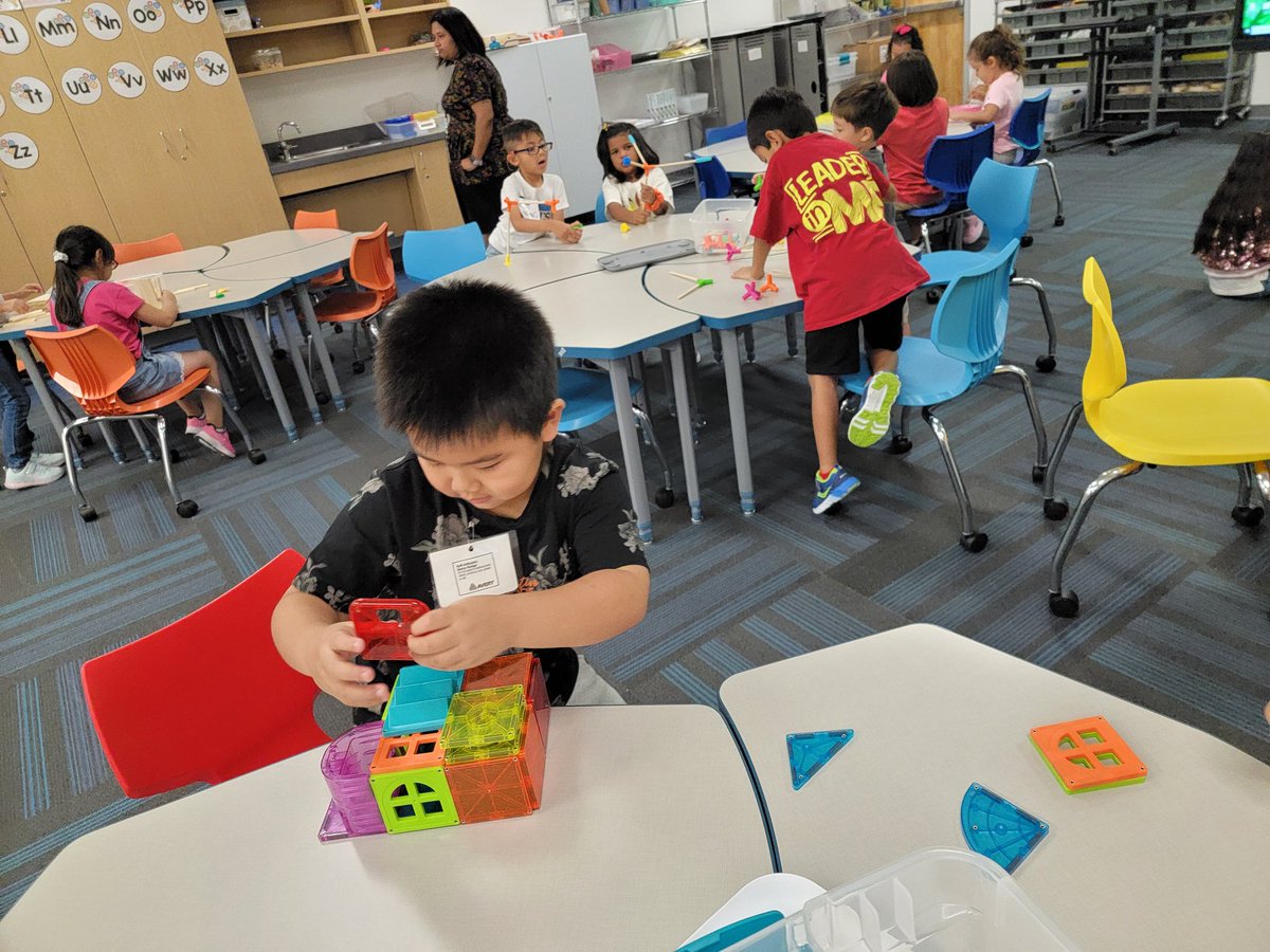 tranq084's tweet photo. Students @BlantonBulldogs  showcased their engineering skills. I'm so impressed at their hard work and creativity. Way to go 💯🙌#CFBProud #BlantonSTEM @CFBISD @triciabadillo @christy_clain https://t.co/l4Mt1LwLsm