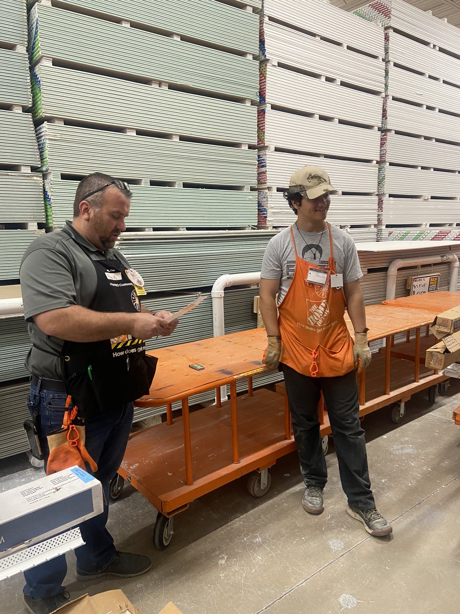 mellietHD's tweet photo. Alex here has been rapidly showing his orange blooded spirit!!  Had great insight from his D21/22 merch walk and has all around put in the work to merit this Homer badge!!! Great work!!! @Fpanico25 @aldakonda @jgirv257 https://t.co/JFV9MQvReJ