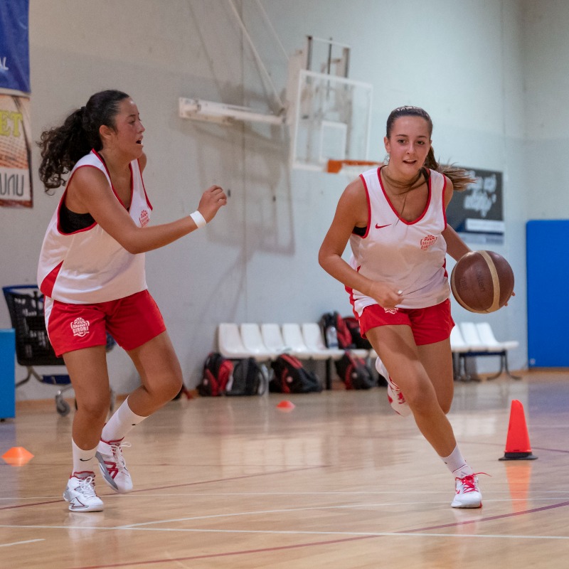 BGironaBase's tweet photo. 🔛⛹️‍♀️ El #BàsquetGirona Uni Laia Palau estrena la temporada 2022-23

😍 Comença un curs il·lusionant 😍
𝒮𝑜𝓂-𝒽𝒾 𝒢𝒾𝓇𝑜𝓃𝒶! 💪🔴⚪️
📷 @sergi_gerones 

#CreixemJunts #SomhiGirona #OrgullGironí