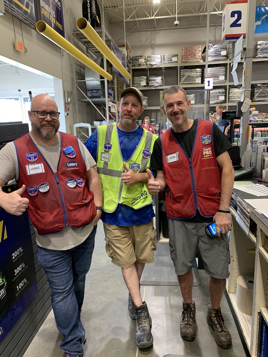 Store 2614 finishing up the #ProRally on a rainy Tuesday. Pro still going strong in Warren PA! <a href="/TheProRally/">Pro Rally</a>  <a href="/charlesatlowes/">charlesatlowes</a> @AlexStempovschi @AprilCASM @SASMDexter <a href="/HR_KristenS/">Kristen Stumpf</a>