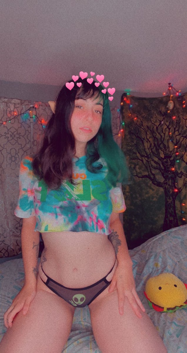 HayzelSkye's tweet photo. Rt if you love elf girls🍄 #elfgirl #elfbabe #nsfwtw https://t.co/z5cPwG6doH