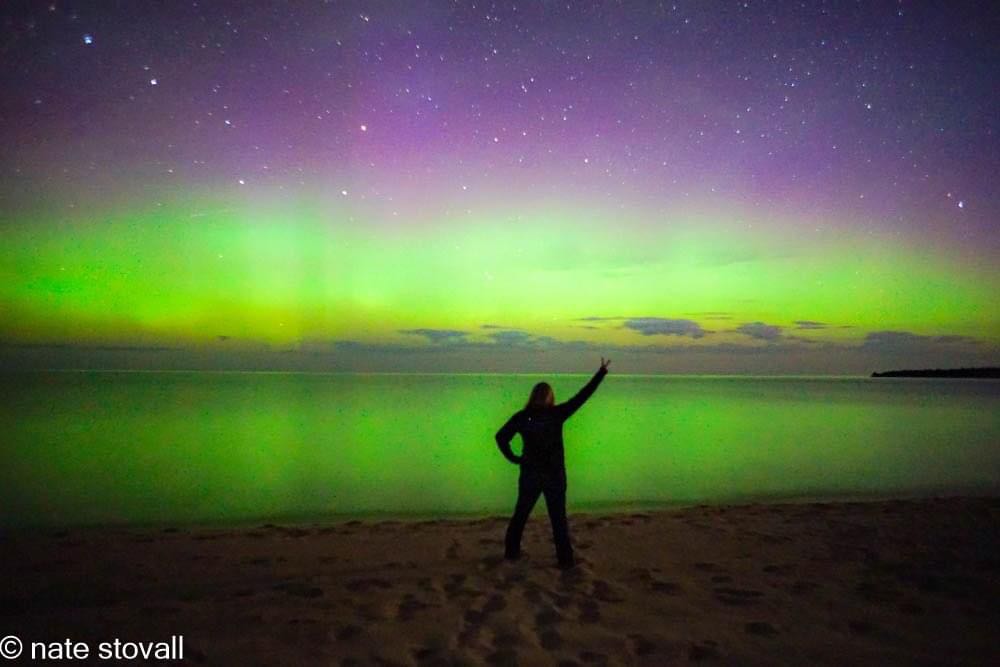 mfkaelin's tweet photo. So amazing! Aurora Chaser Extraordinaire Nate Stovall caught this silhouette of me giving a shout out to the #NorthernLights, in Michigan while leading a #LiveChase! It doesn't get much cooler than that. 💥🌎☄️😎
#MIAurora #AuroraSummit https://t.co/F4Aekg3pWA