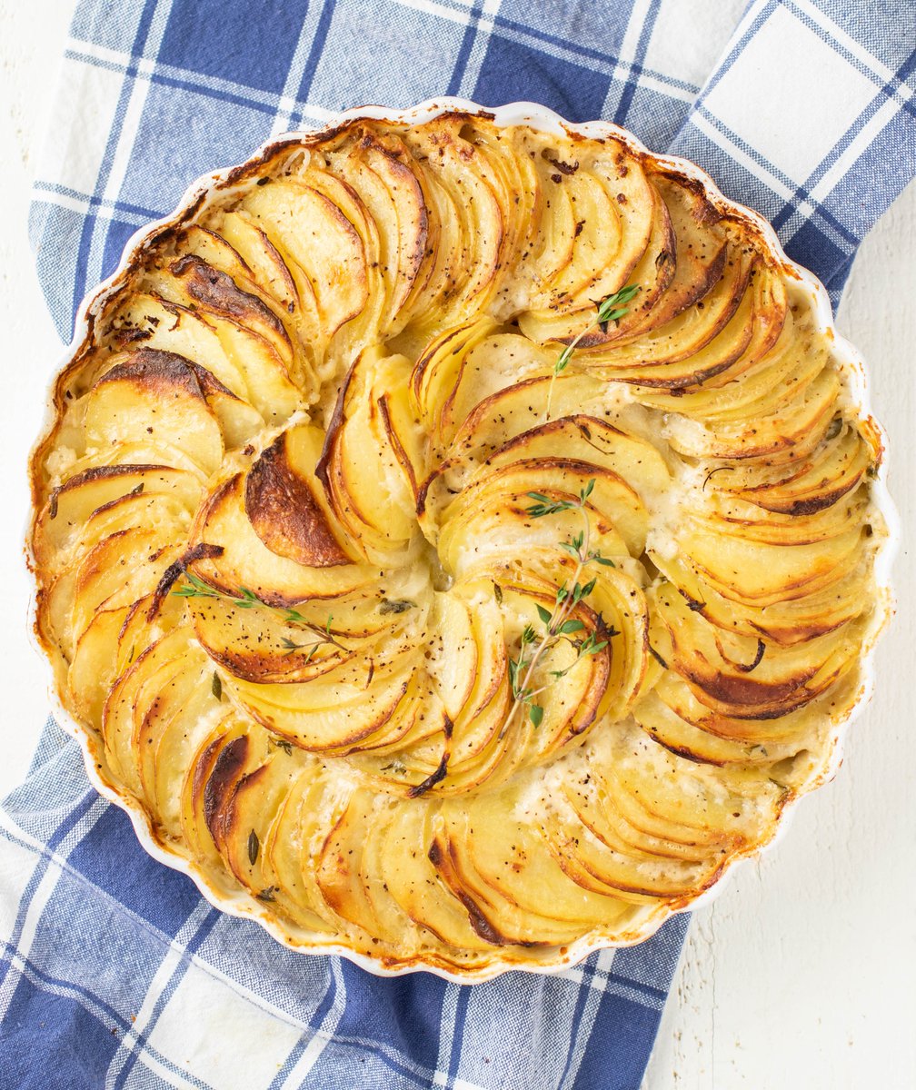 SharpHomeUSA's tweet image. You'll be hard pressed to find someone that won't fall in love with @SunkissedKitch's potatoes au gratin recipe after their first bite. Seriously - try it today!🍴bit.ly/3RSZ27R #Recipe #Steamcooking