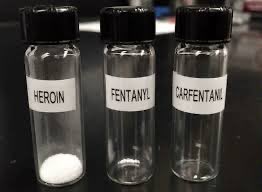 addict_o_quiz's tweet photo. N’oublions pas que le fentanyl est très « puissant » et certains de ses dérivés synthétiques le sont encore plus.
Voici les doses mortelles d’#heroine vs #fentanyl vs #carfentanyl
Les opiacés détournés de leurs usages peuvent tuer https://t.co/cep5g0wN12