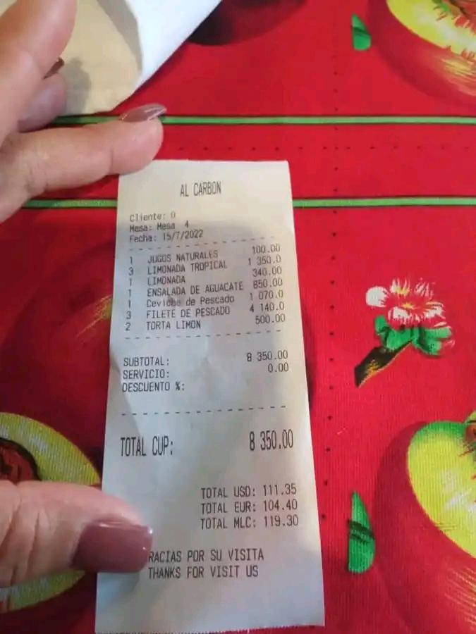 CubaGlobal2024's tweet photo. Ai mi madre 😲😱

"Esta fue nuestra cuenta en una restaurante particular de La Habana. La ensalada de aguacate más cara que he visto, costó 850 pesos, y ni que decir del filete de pescado cuyo precio fue de 1380 pesos cada uno". https://t.co/uB719yw2Tb