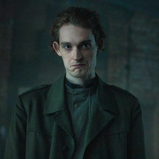 olddedinside's tweet image. [#наследие | #евгенийшварц × #нос]

я не знаю, что шутить. поразительная красота. в шаге от смены аватарки, но держусь. твиттер запомнит меня таким 🤌

а, так вот, НОС--
(недорос)