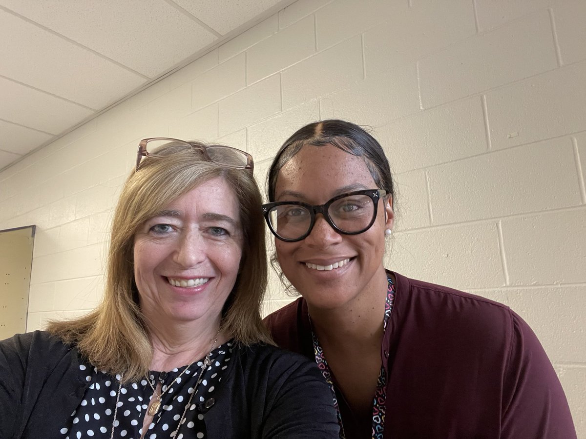 Quin_Tate's tweet photo. 🗣I’m so excited that @Supt_Hamlett started her 7 Schools 🏫 Tour 🚙 off with a Roar 🦁 at the LionsDen @WestJrHighFCPS on last night and that she brought along some of the team🥰So I could see my friend and our districts Chaos Coordinator @katawoods51 #SpED🌎 #6yearsIN🤯 https://t.co/aSKCOtVpWF