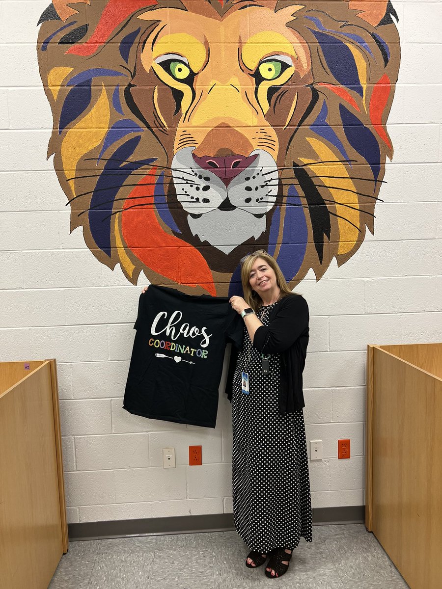 Quin_Tate's tweet photo. 🗣I’m so excited that @Supt_Hamlett started her 7 Schools 🏫 Tour 🚙 off with a Roar 🦁 at the LionsDen @WestJrHighFCPS on last night and that she brought along some of the team🥰So I could see my friend and our districts Chaos Coordinator @katawoods51 #SpED🌎 #6yearsIN🤯 https://t.co/aSKCOtVpWF