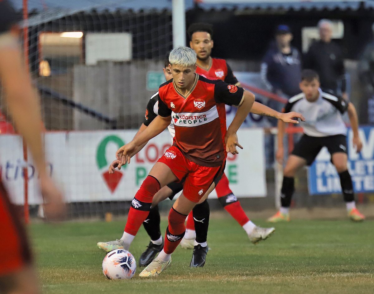 KTFCOfficial's tweet photo. Just as the second half begins, here's some of the action from the first 45 minutes between the Poppies and @telfordutd in the @TheVanaramaNL North.
Kettering still leading 1-0.
#NN15 #est1872 #KETTEL https://t.co/yIz5ZvKaGV