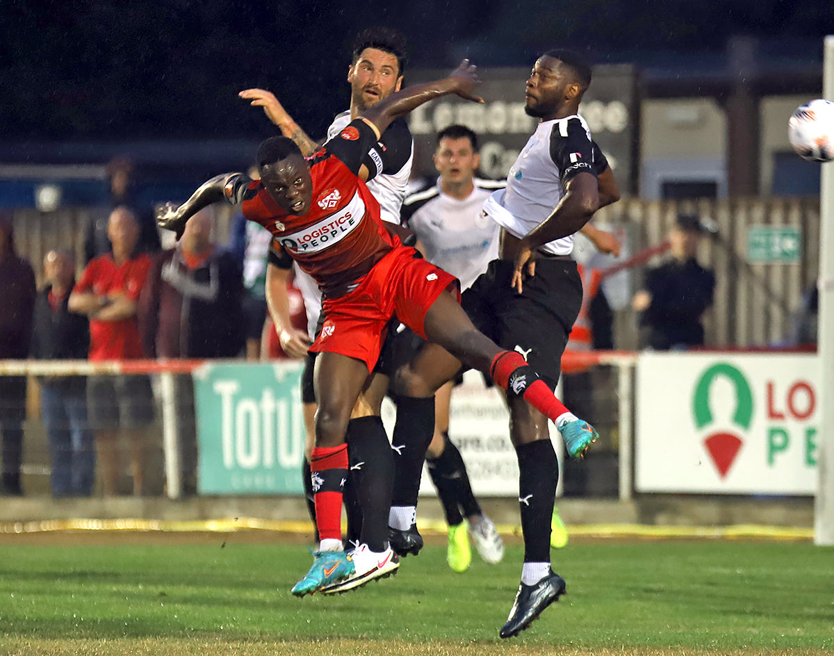 KTFCOfficial's tweet photo. Just as the second half begins, here's some of the action from the first 45 minutes between the Poppies and @telfordutd in the @TheVanaramaNL North.
Kettering still leading 1-0.
#NN15 #est1872 #KETTEL https://t.co/yIz5ZvKaGV