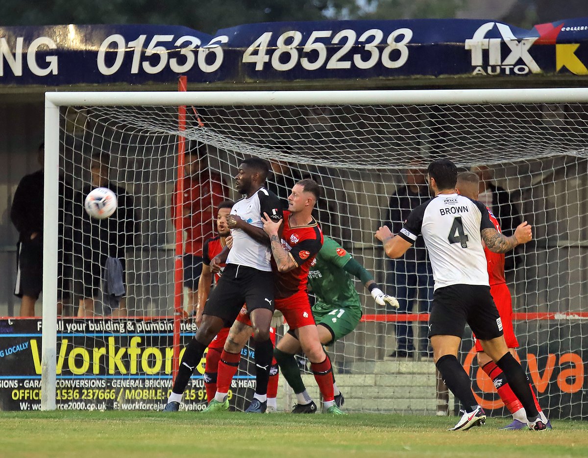 KTFCOfficial's tweet photo. Just as the second half begins, here's some of the action from the first 45 minutes between the Poppies and @telfordutd in the @TheVanaramaNL North.
Kettering still leading 1-0.
#NN15 #est1872 #KETTEL https://t.co/yIz5ZvKaGV