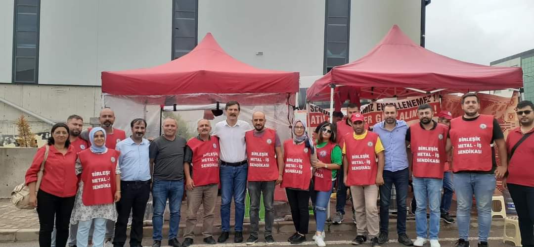 BirlesikMetal's tweet photo. Türkiye işçi partisi genel başkanı
Erkan BAŞ , Gebze ilçe başkanı ve Üyeleri
#AsenMetal kapı önü direnişimizin 97. Gününde bizleri ziyaret ettiler.
#Yaşasın sınıf dayanışması https://t.co/OV3xyyzJv7