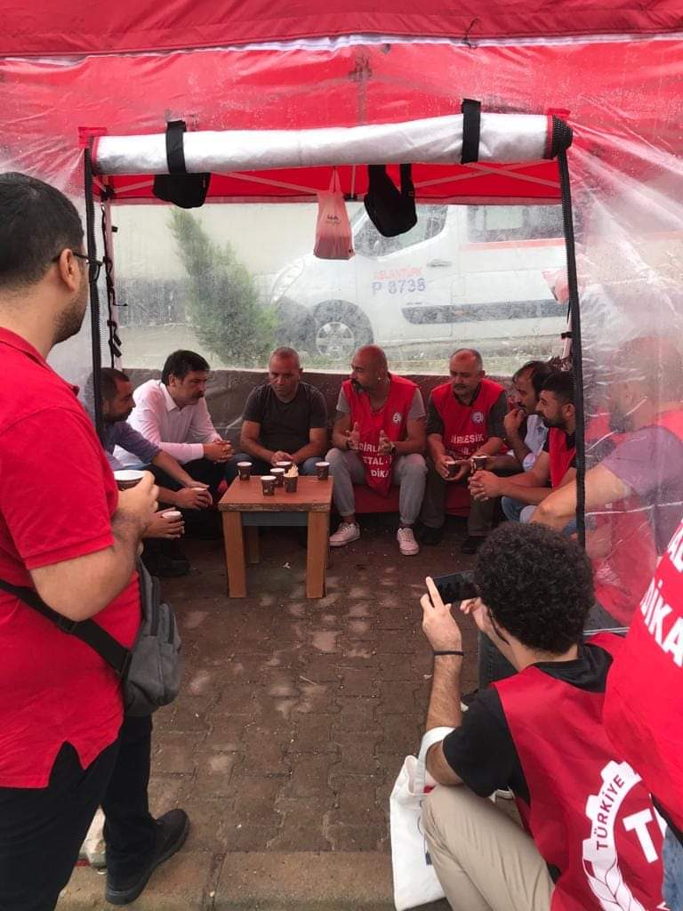 BirlesikMetal's tweet photo. Türkiye işçi partisi genel başkanı
Erkan BAŞ , Gebze ilçe başkanı ve Üyeleri
#AsenMetal kapı önü direnişimizin 97. Gününde bizleri ziyaret ettiler.
#Yaşasın sınıf dayanışması https://t.co/OV3xyyzJv7