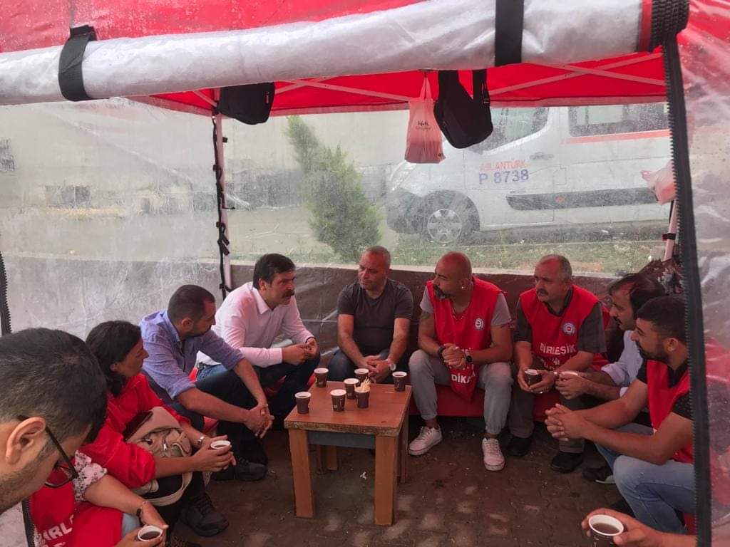 BirlesikMetal's tweet photo. Türkiye işçi partisi genel başkanı
Erkan BAŞ , Gebze ilçe başkanı ve Üyeleri
#AsenMetal kapı önü direnişimizin 97. Gününde bizleri ziyaret ettiler.
#Yaşasın sınıf dayanışması https://t.co/OV3xyyzJv7