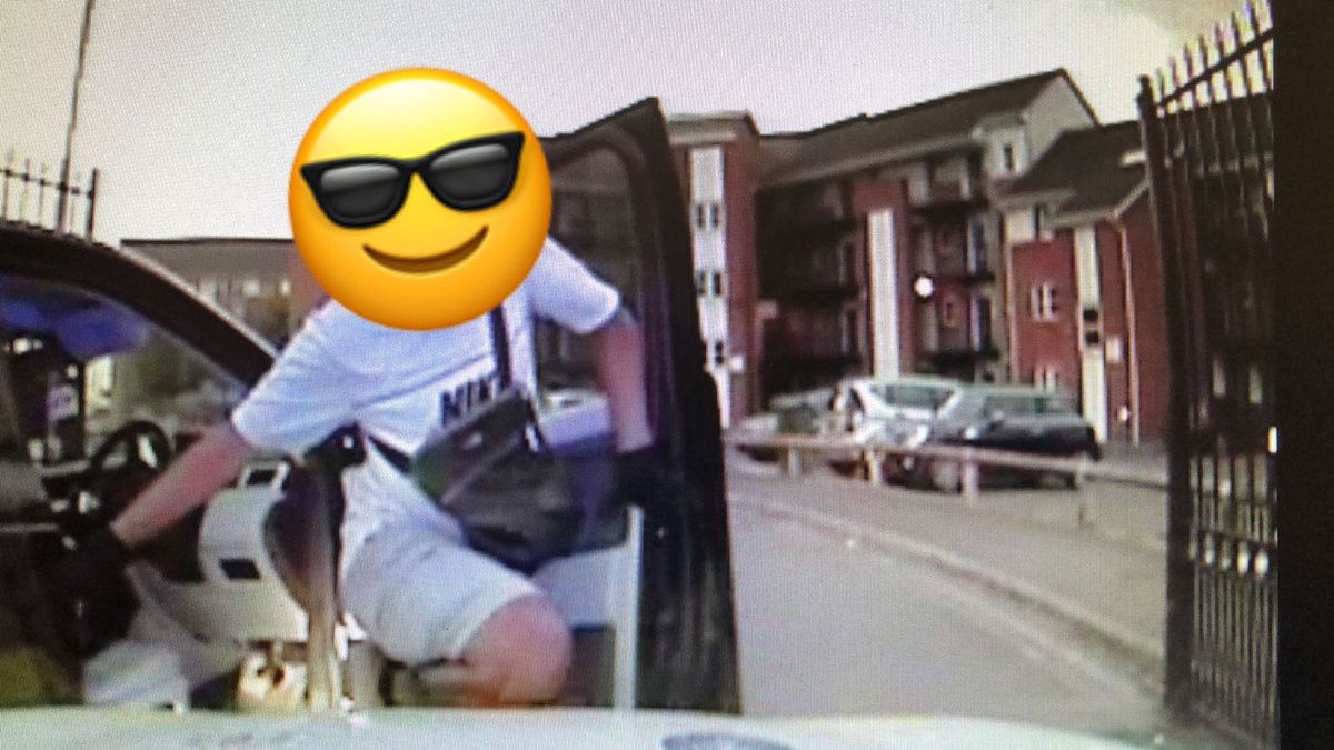 tvprp's tweet photo. #Reading - Vehicle on #cloned plates. Fails to stop &amp; discards drugs. Stop stick deployed &amp; Driver realises he has no talent and can’t out run our #TrafficCops. Decamps, took his chances on foot &amp; failed. #Nicked. Vehicle confirmed stolen. #TRCshift #P0371

#Tvprpu #P1879 https://t.co/127jwM1gJf